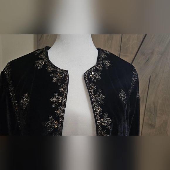 CHRISTIAN SIRIANO NY Black velvet Metallic embroidered details. Size Small NWT - Picture 5 of 16